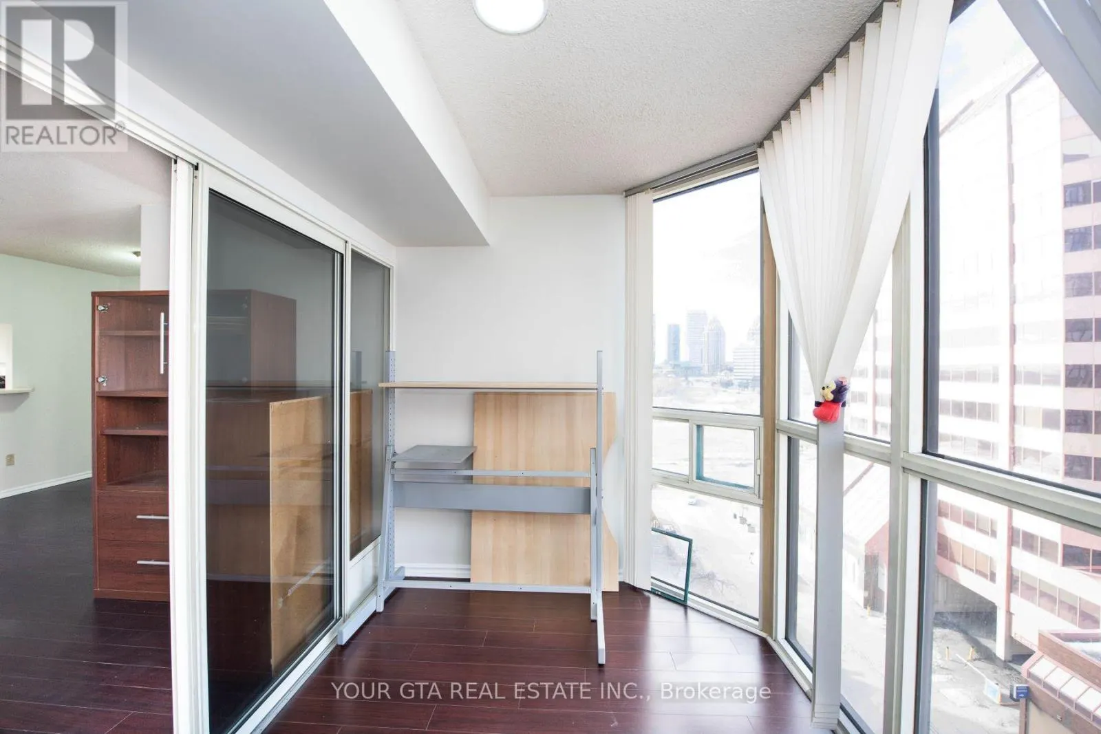 1006 - 265 ENFIELD PLACE