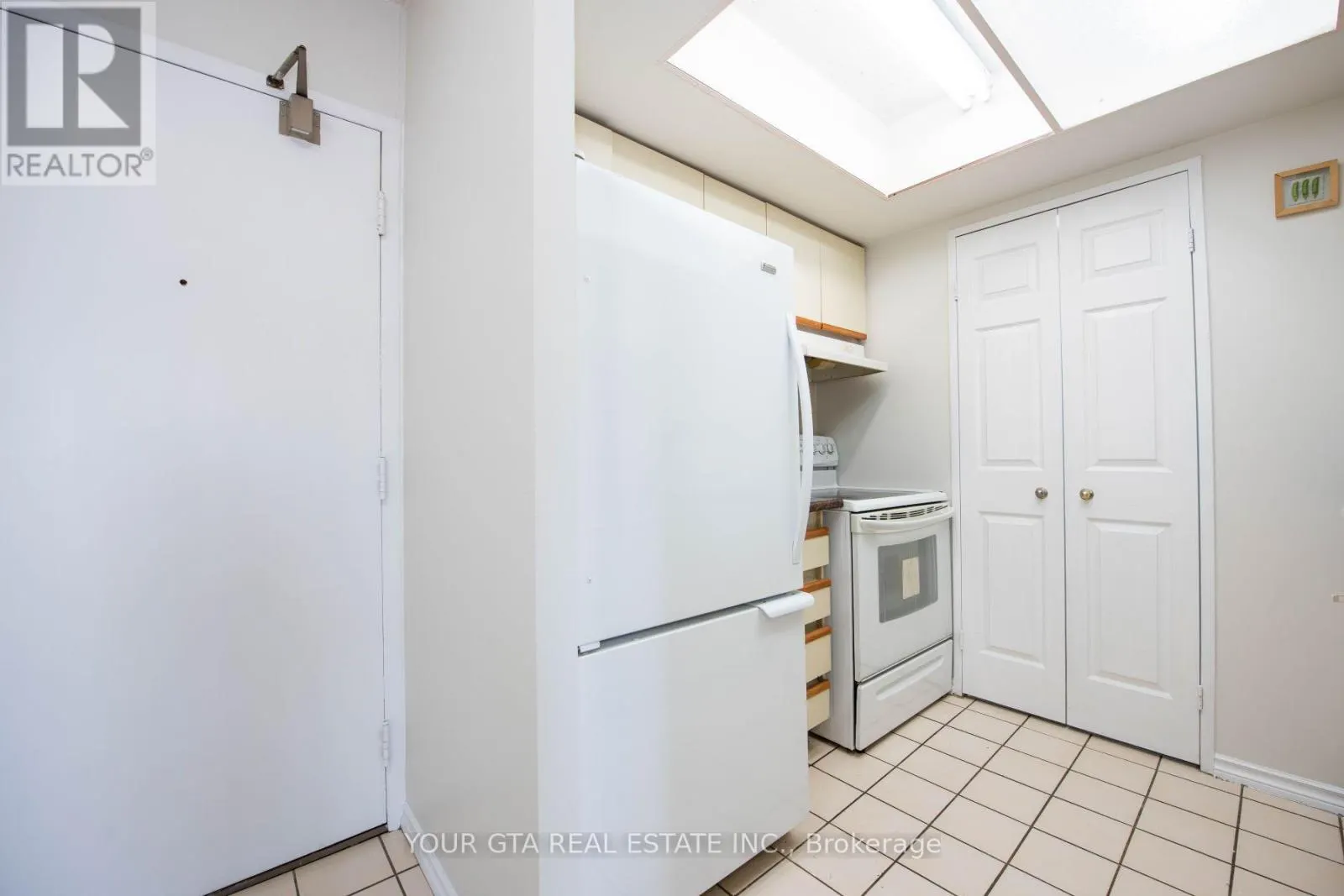 1006 - 265 ENFIELD PLACE