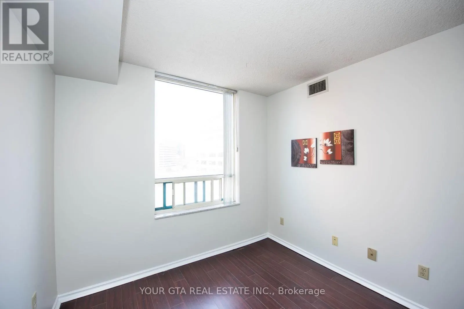 1006 - 265 ENFIELD PLACE