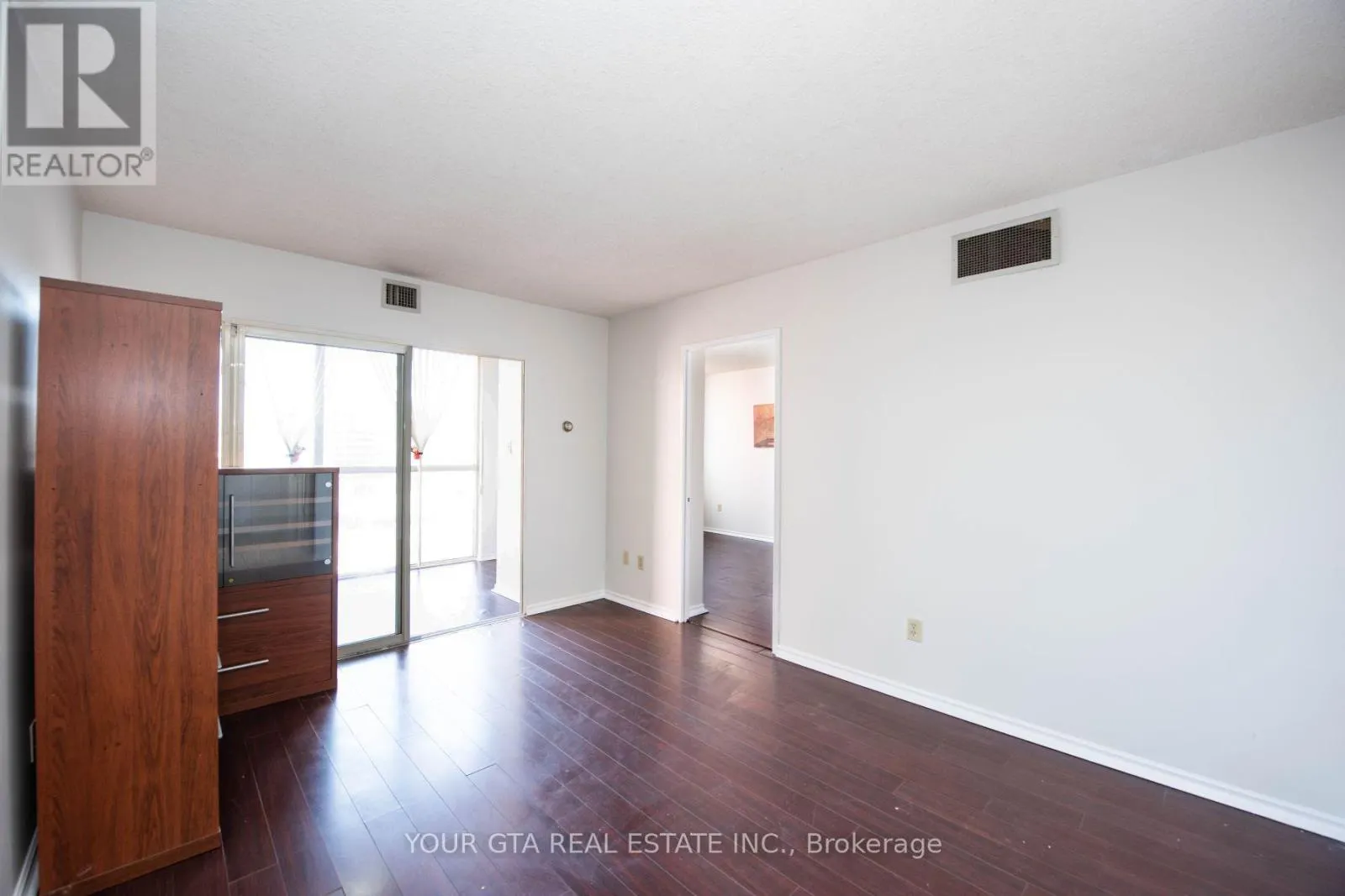 1006 - 265 ENFIELD PLACE