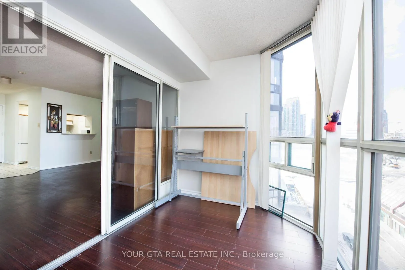 1006 - 265 ENFIELD PLACE