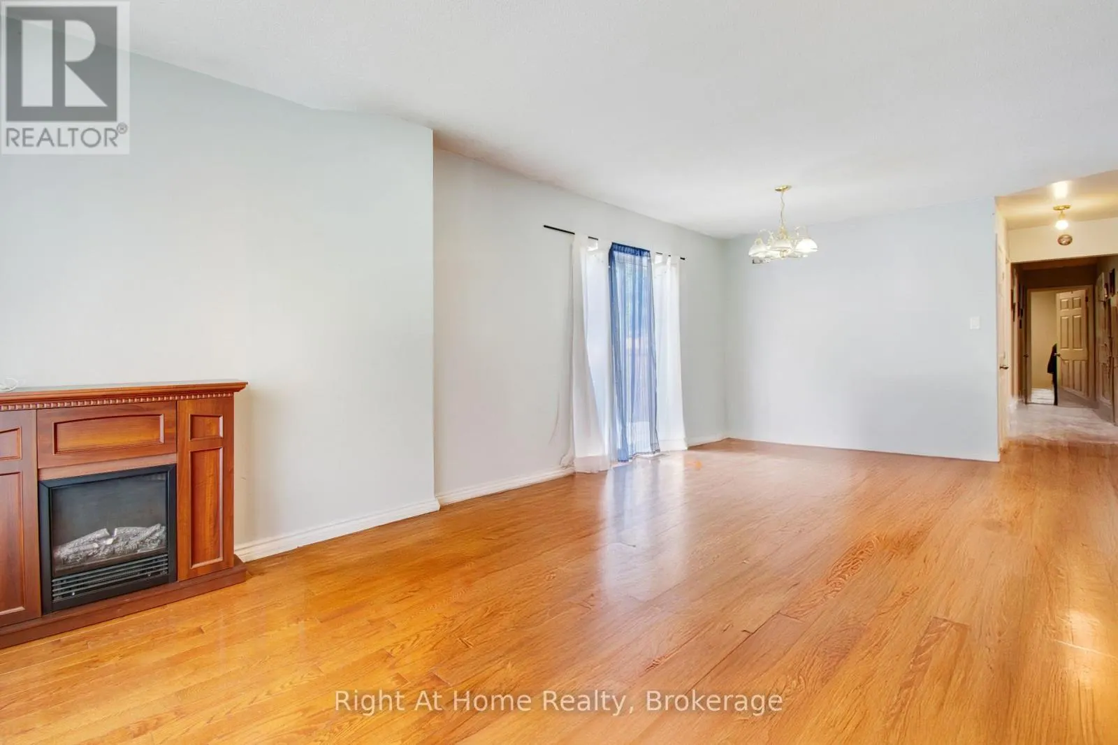 63 MARTINDALE CRESCENT
