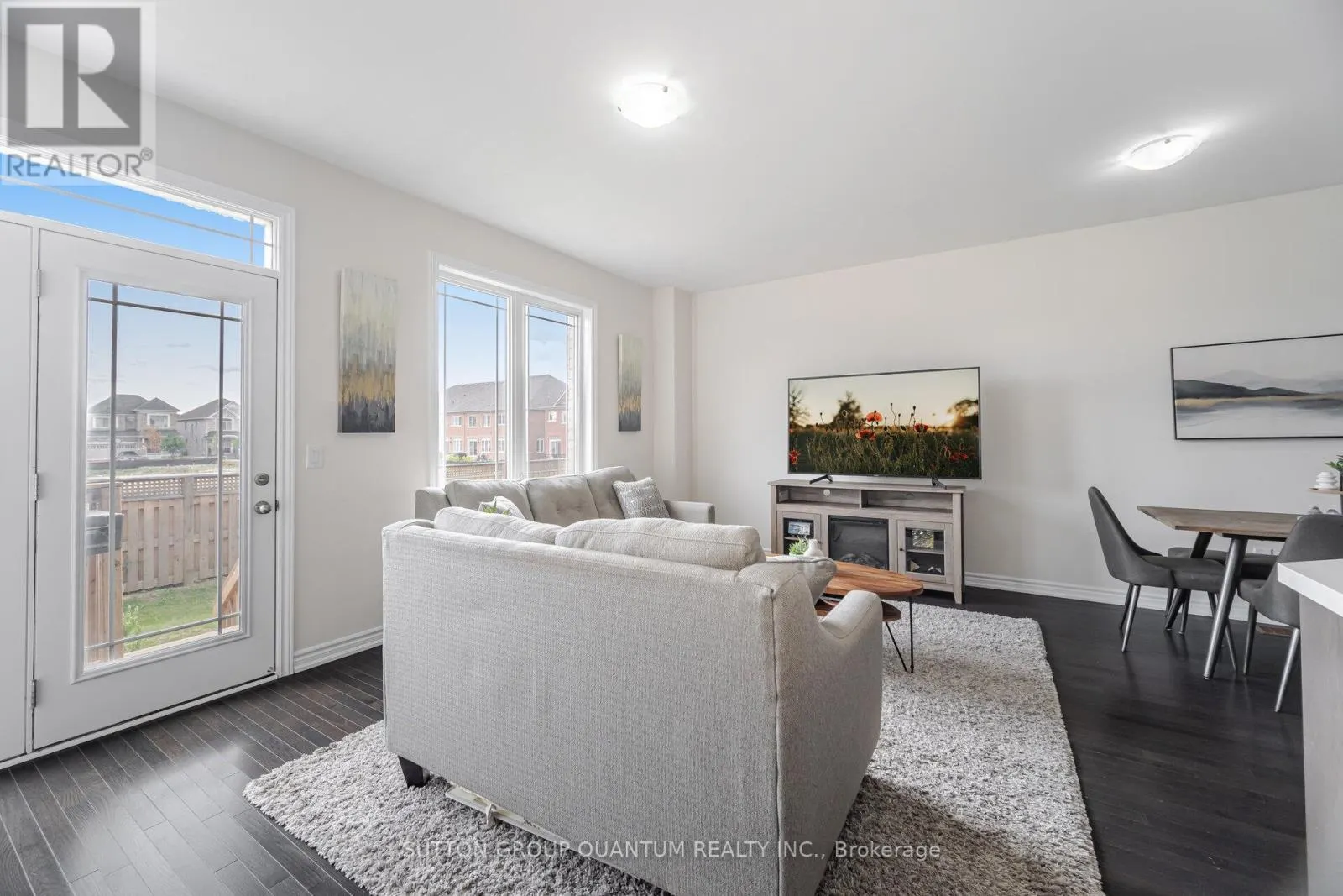 11 COSBURY LANE