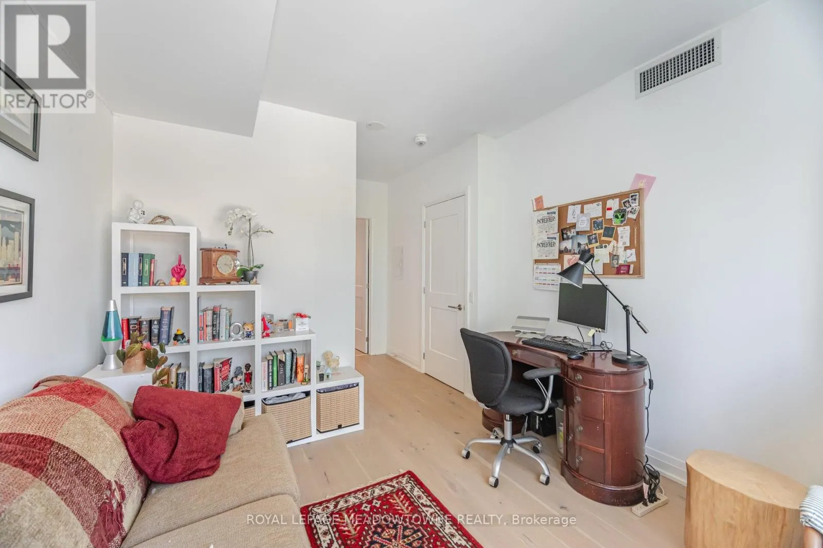 307 - 21 PARK STREET E