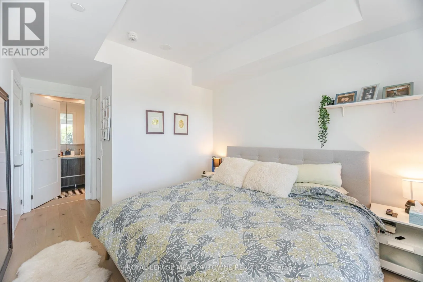 307 - 21 PARK STREET E