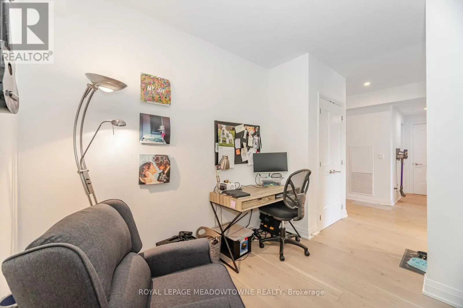 307 - 21 PARK STREET E