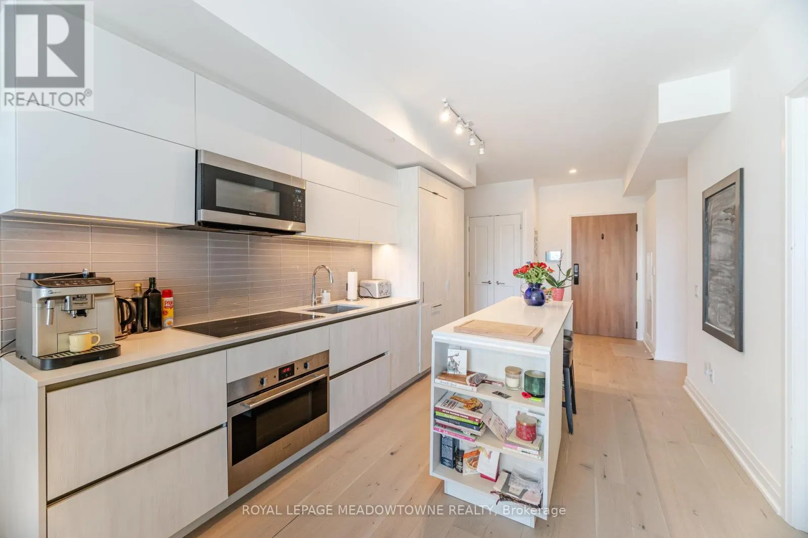 307 - 21 PARK STREET E