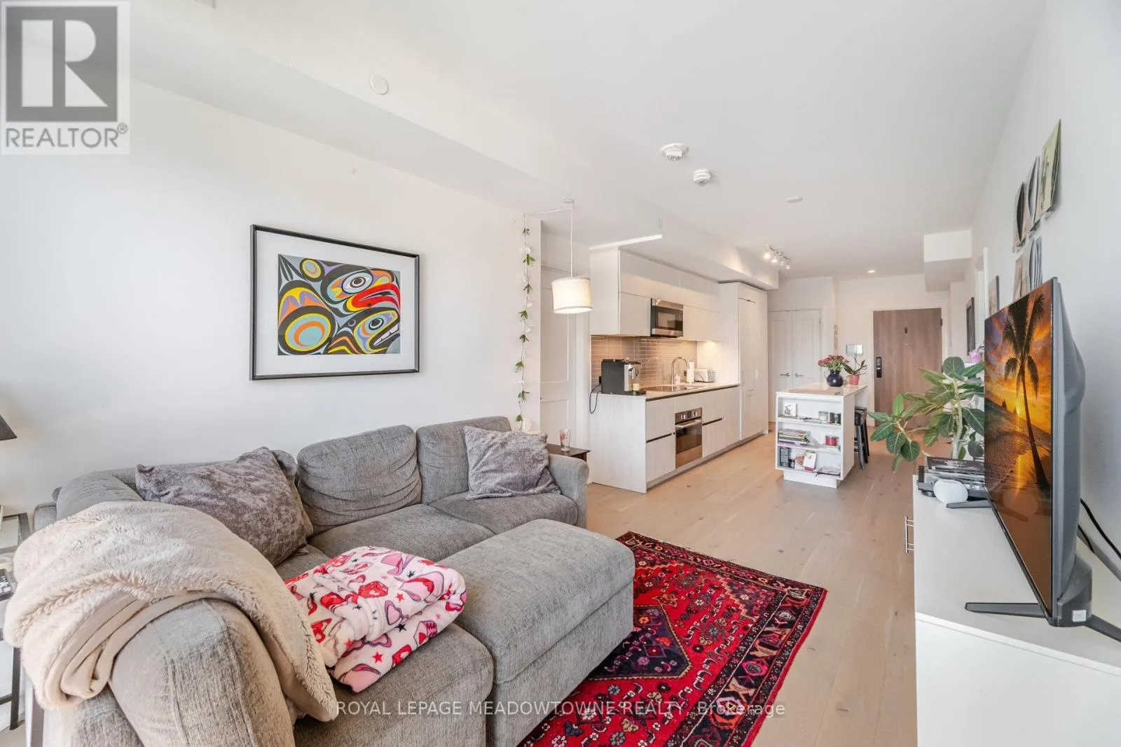 307 - 21 PARK STREET E