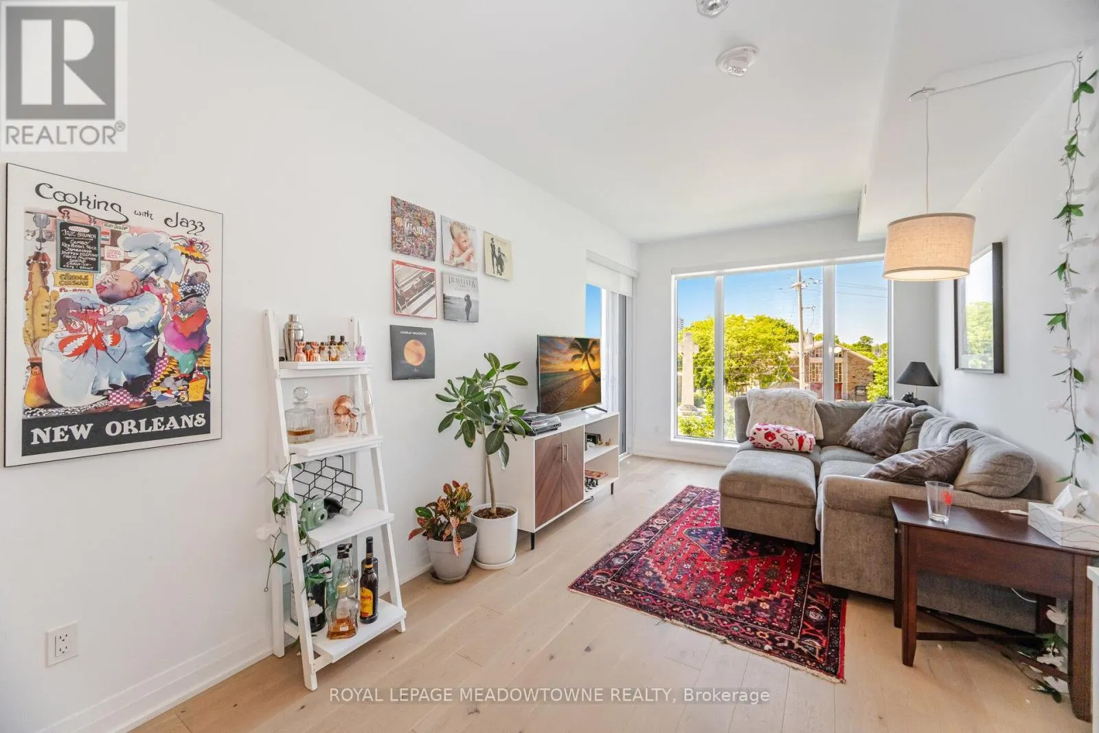 307 - 21 PARK STREET E