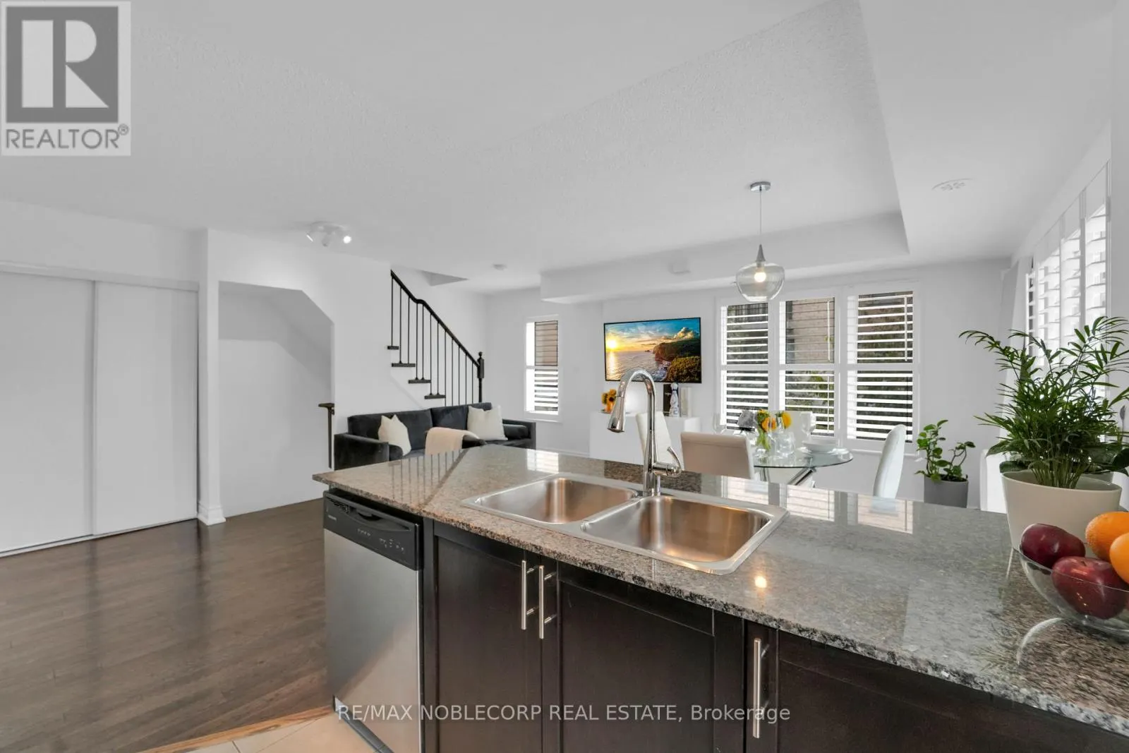 239 - 13 FOUNDRY AVENUE