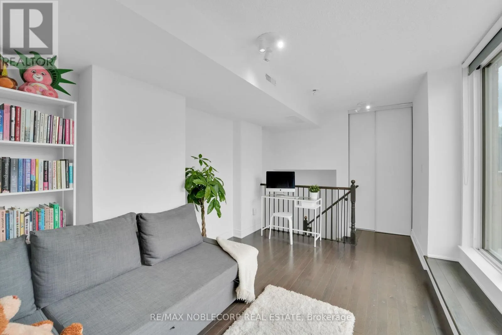 239 - 13 FOUNDRY AVENUE