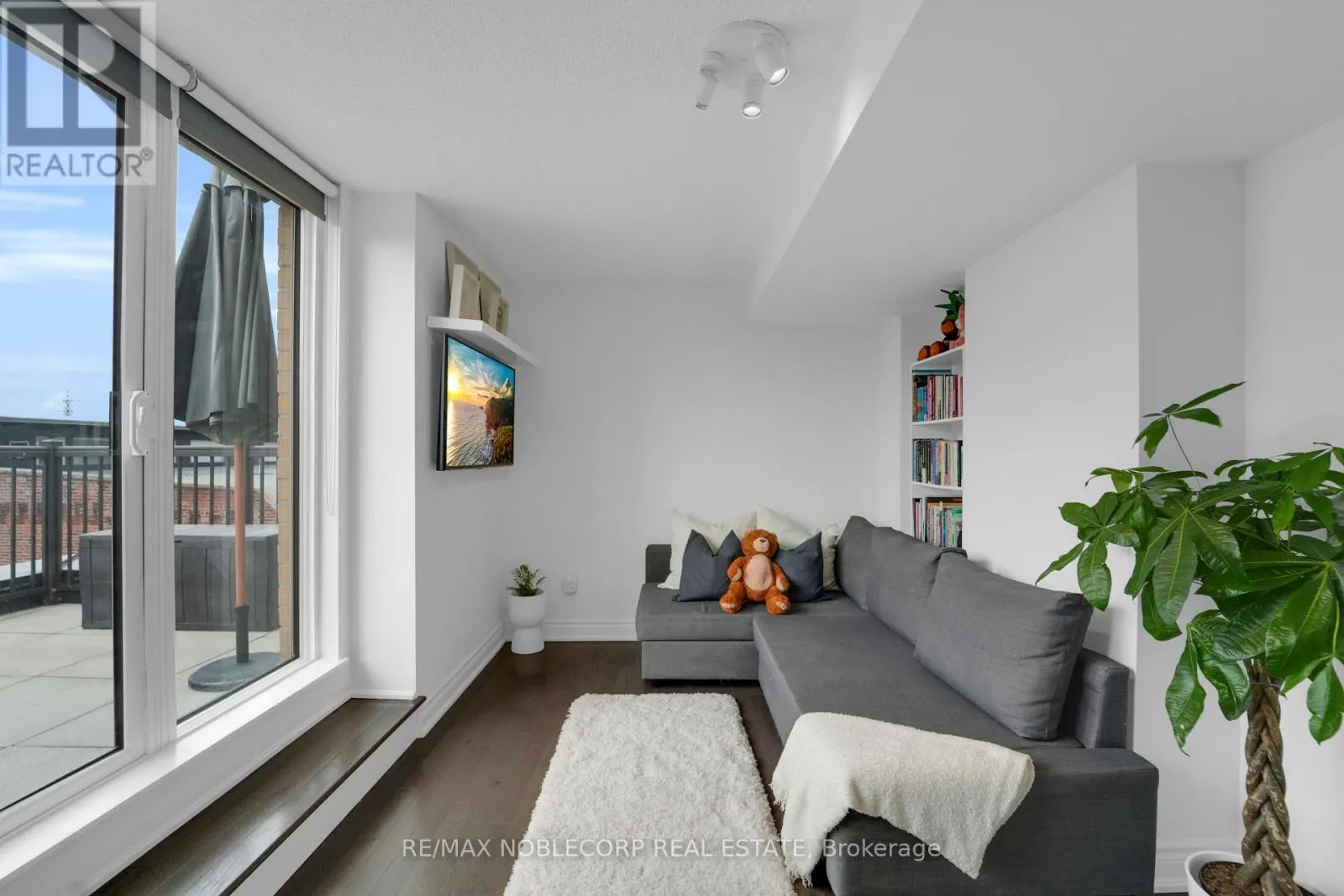 239 - 13 FOUNDRY AVENUE