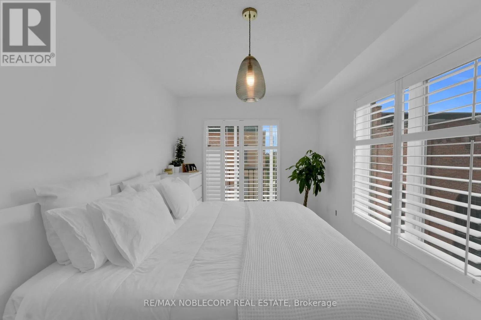 239 - 13 FOUNDRY AVENUE