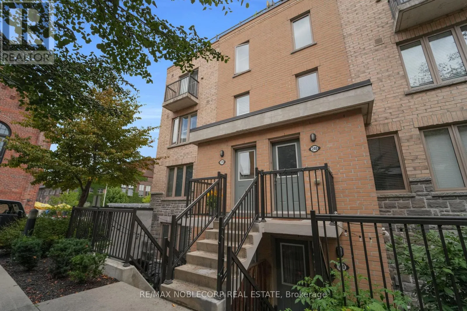 239 - 13 FOUNDRY AVENUE