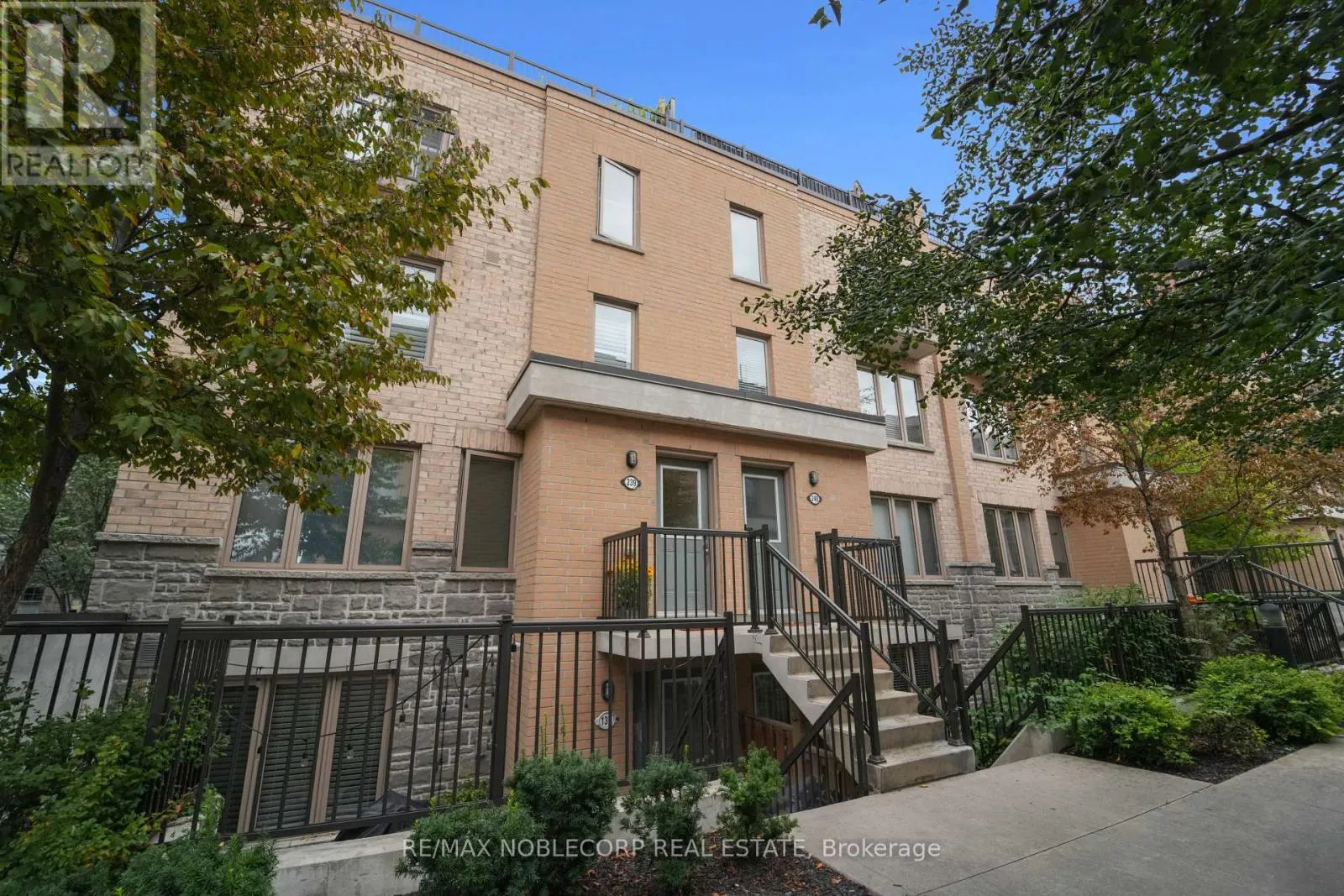239 - 13 FOUNDRY AVENUE