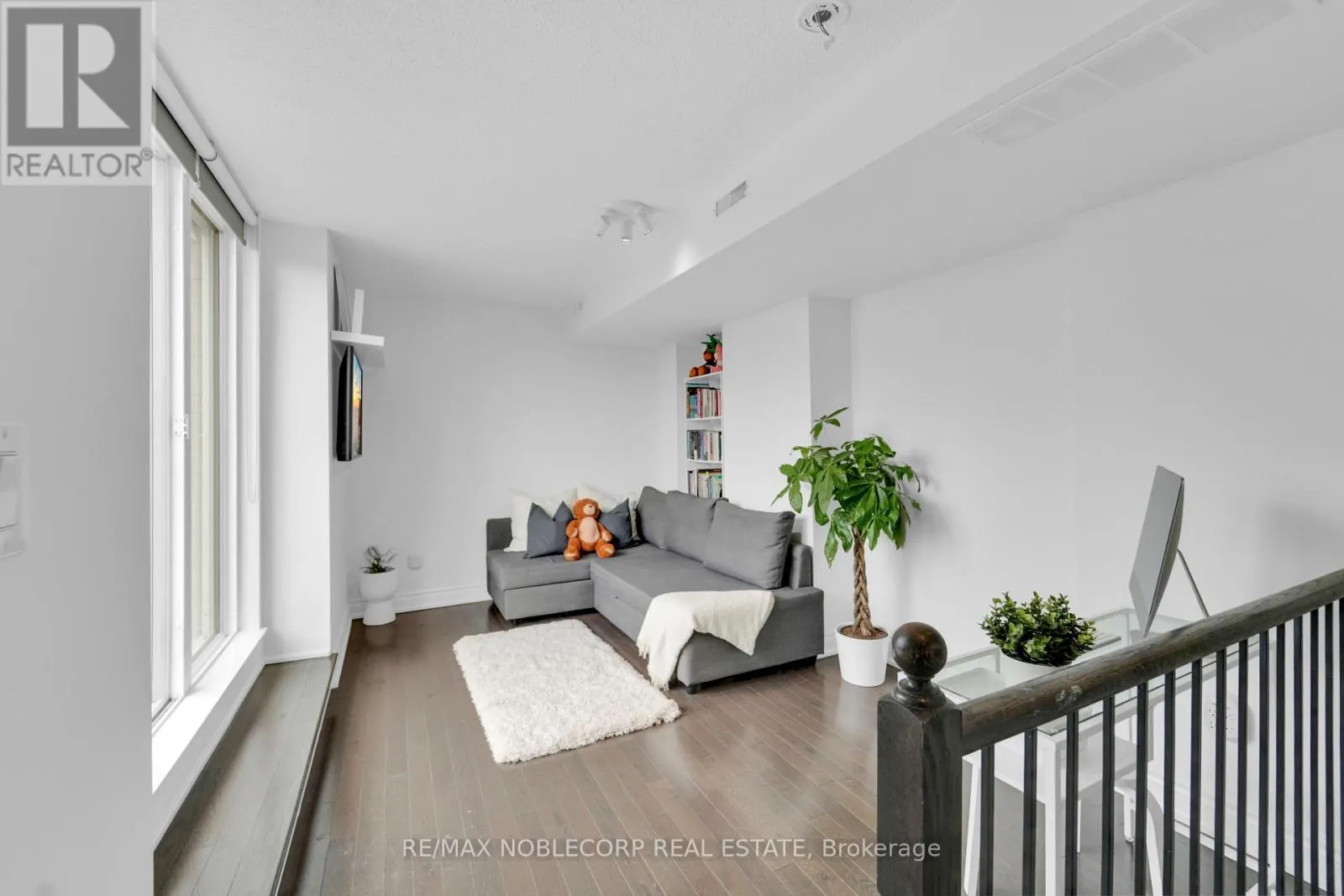 239 - 13 FOUNDRY AVENUE