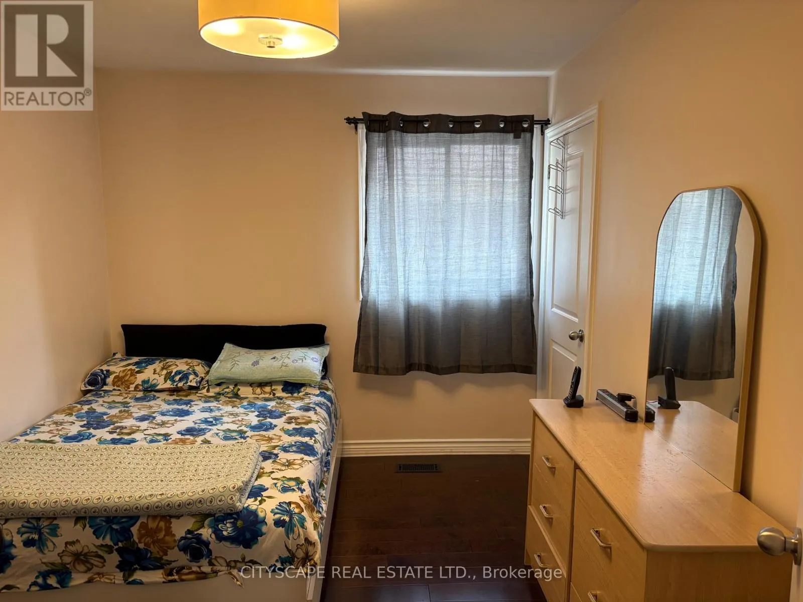 UPPER UNIT ONLY - 14 GUEST STREET