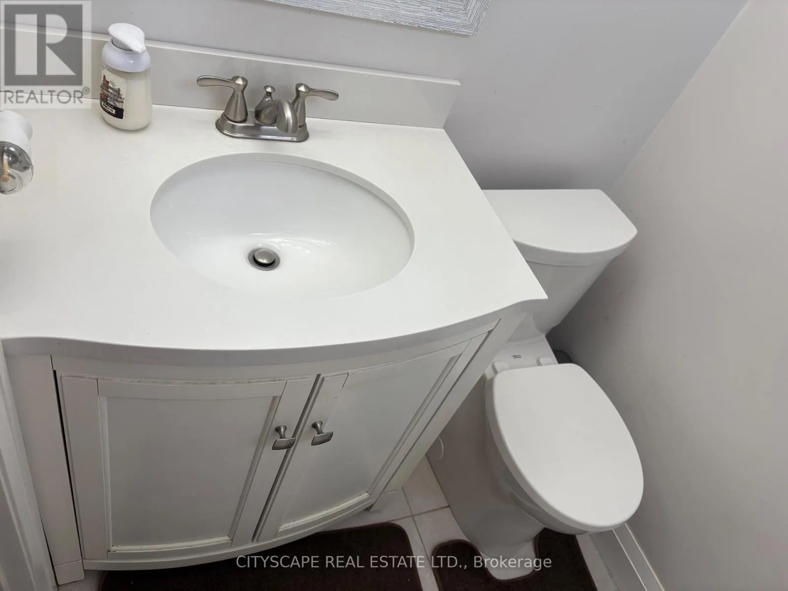UPPER UNIT ONLY - 14 GUEST STREET