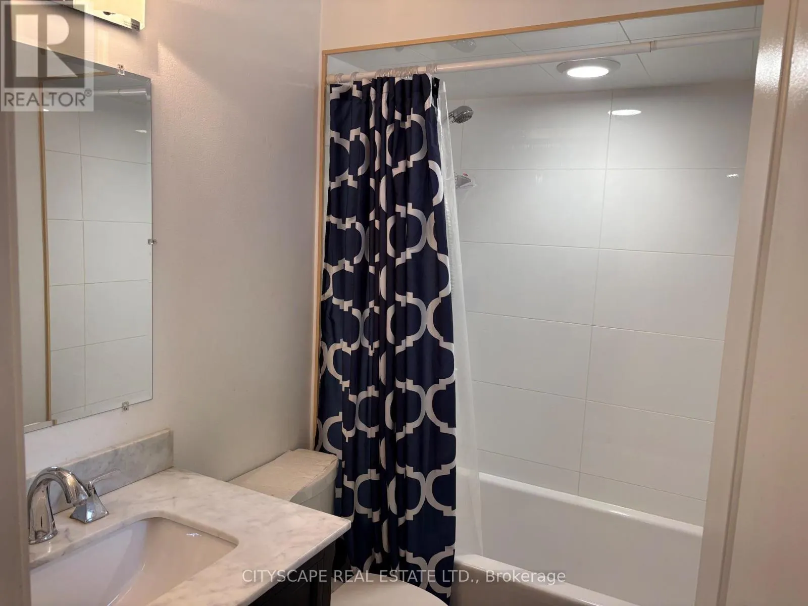 UPPER UNIT ONLY - 14 GUEST STREET