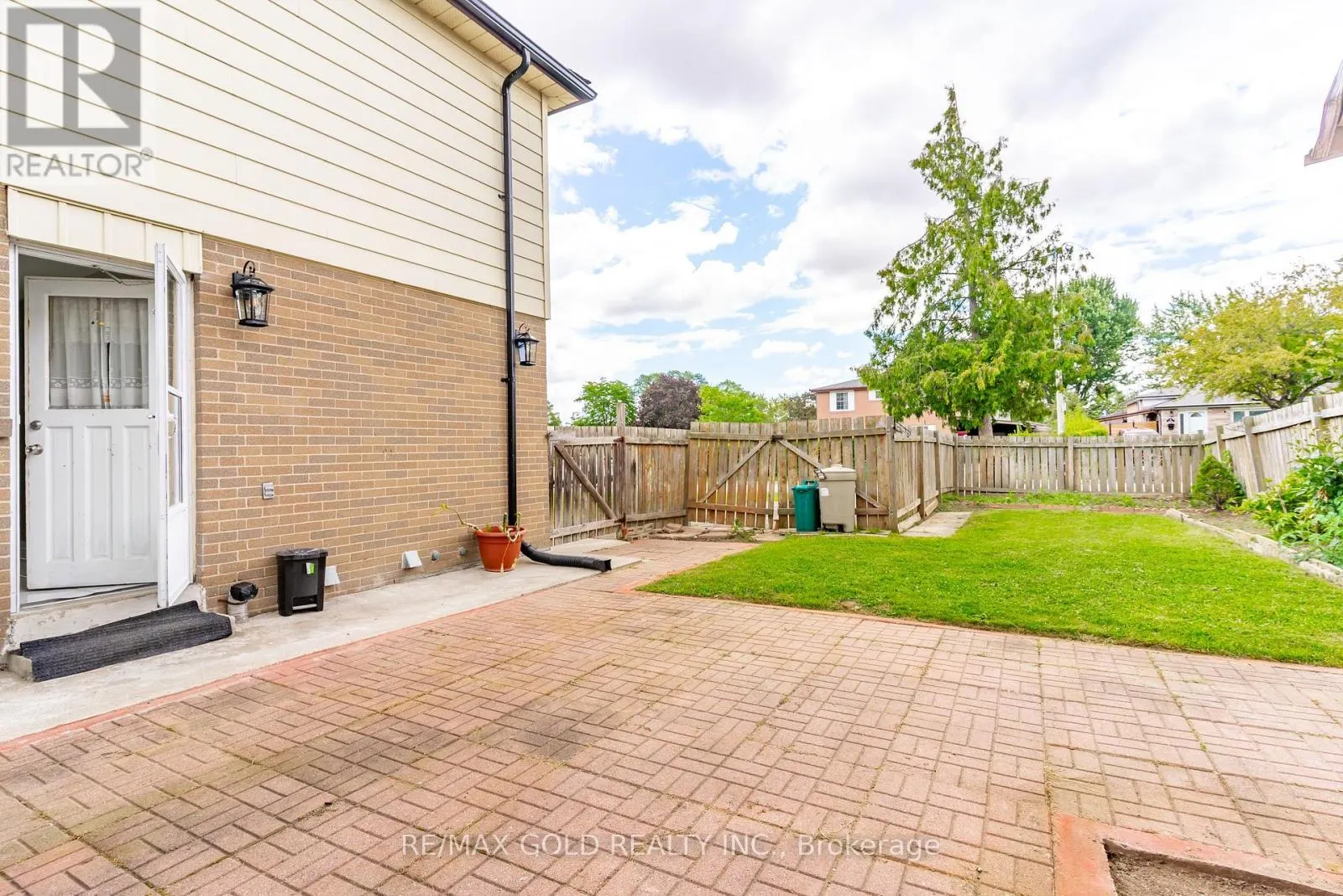 66 DANESBURY CRESCENT