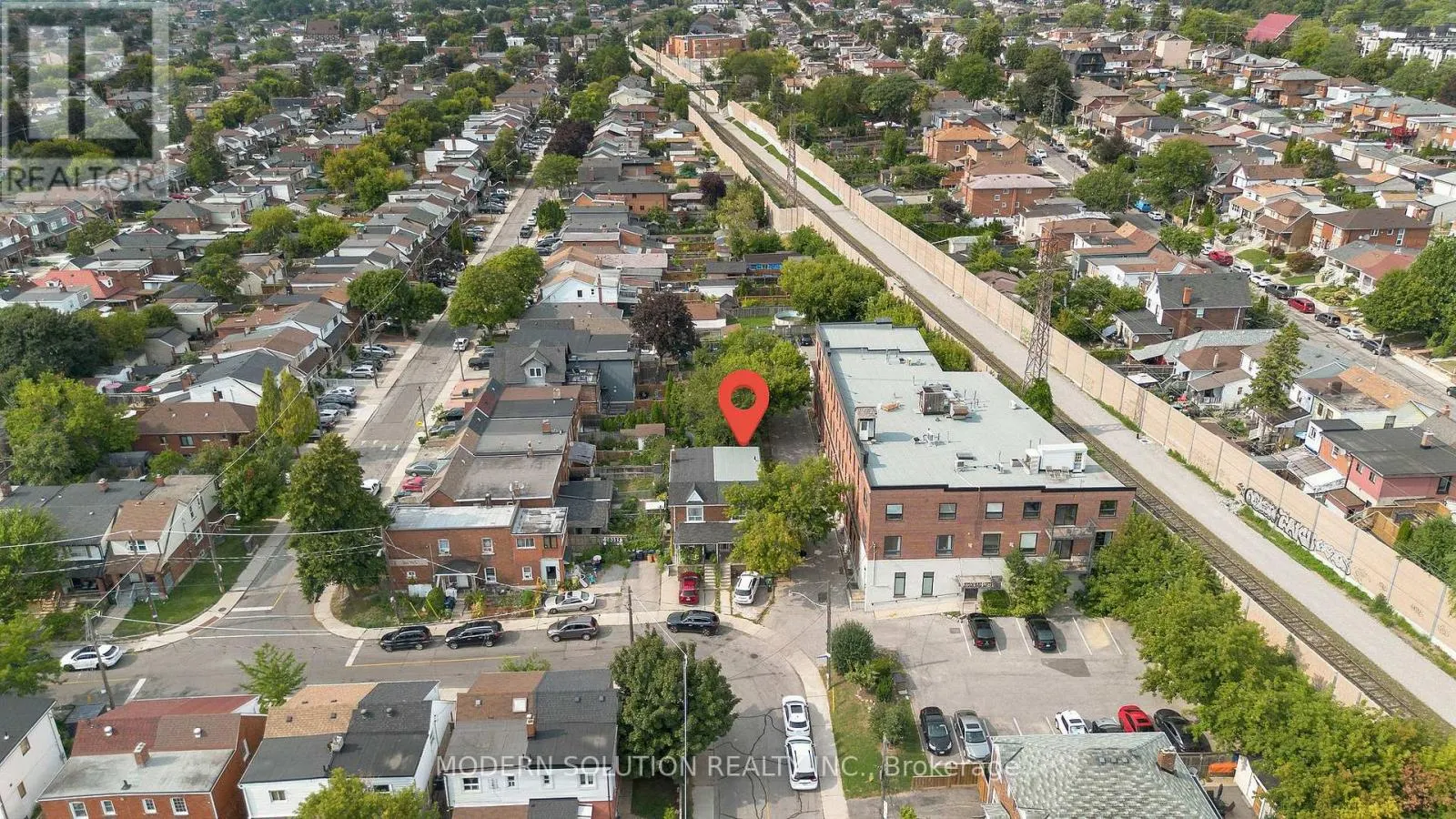2 ROCKWELL AVENUE