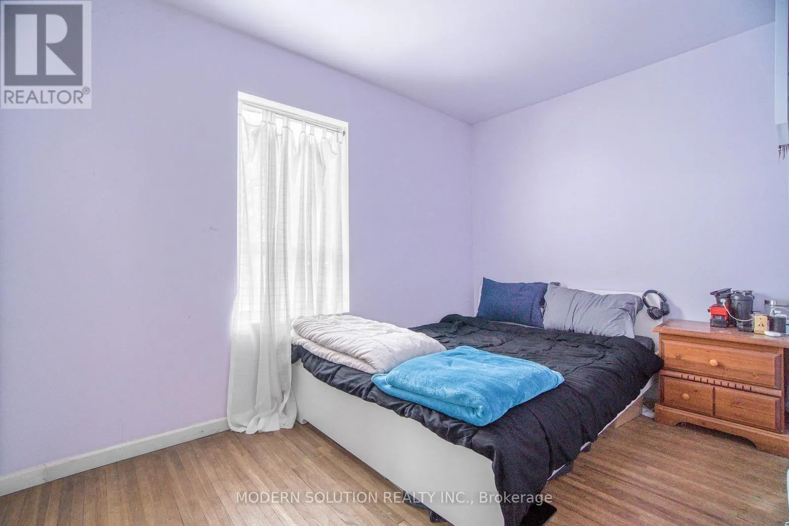 2 ROCKWELL AVENUE