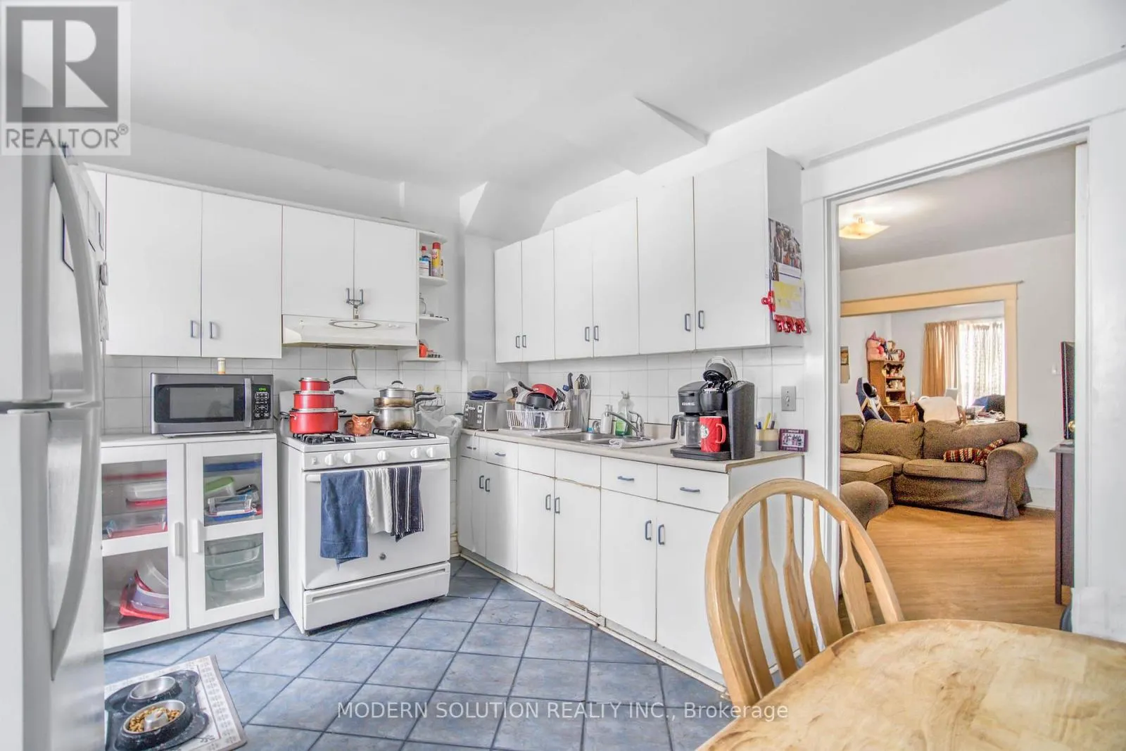 2 ROCKWELL AVENUE