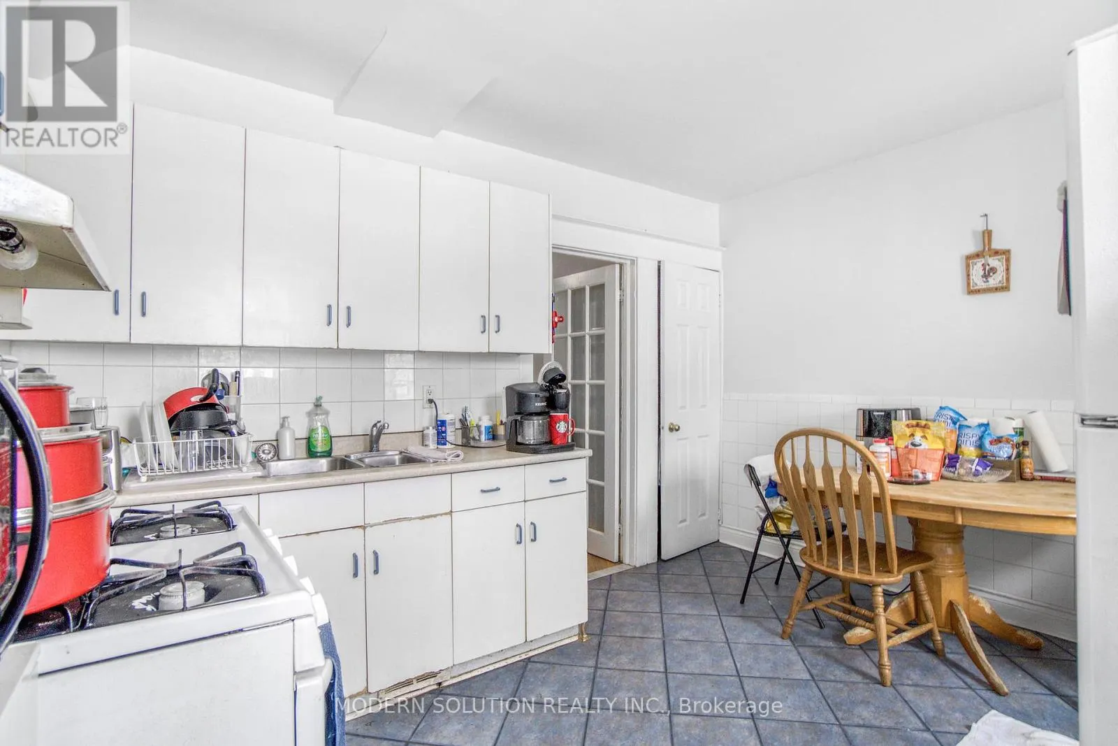 2 ROCKWELL AVENUE