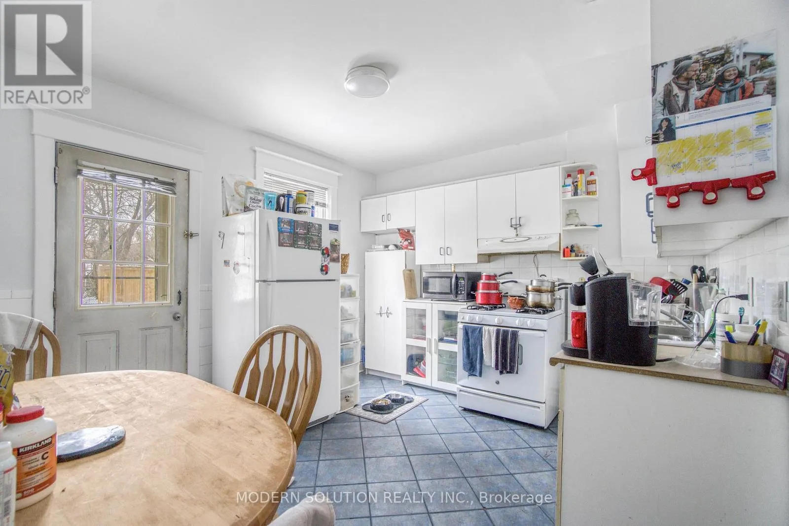 2 ROCKWELL AVENUE