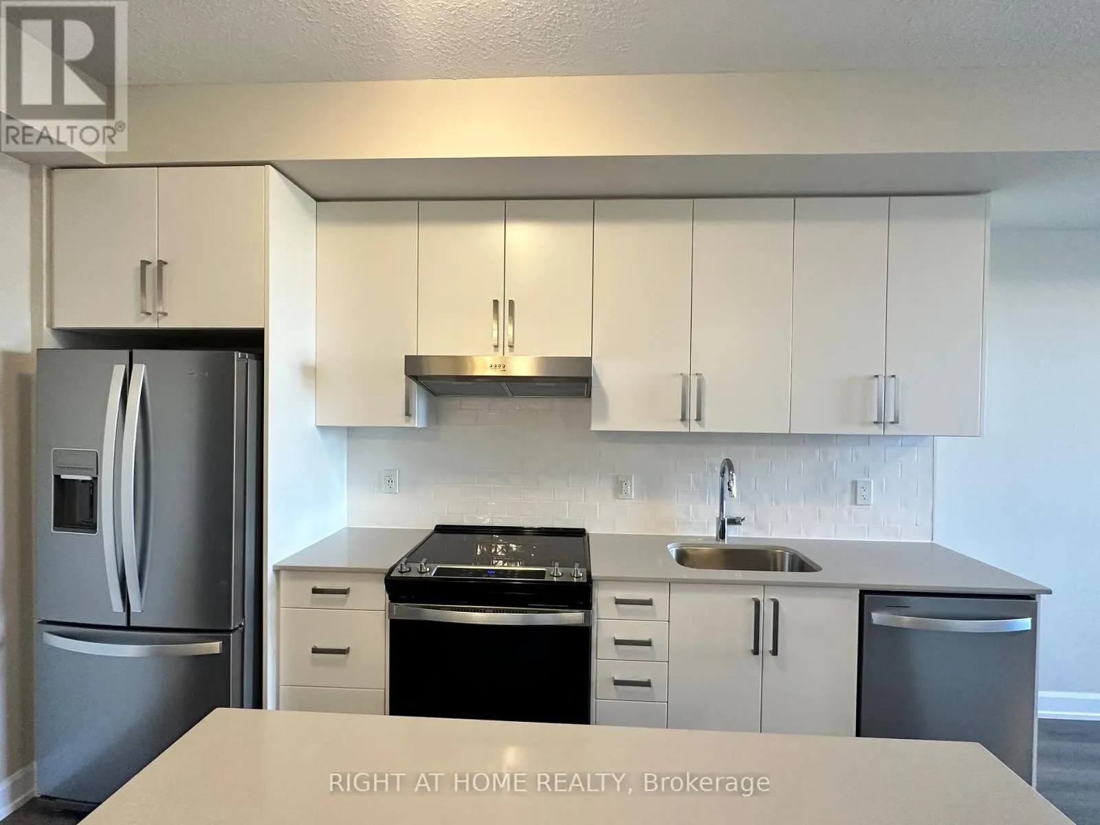 908 - 3200 WILLIAM COLTSON CRESCENT