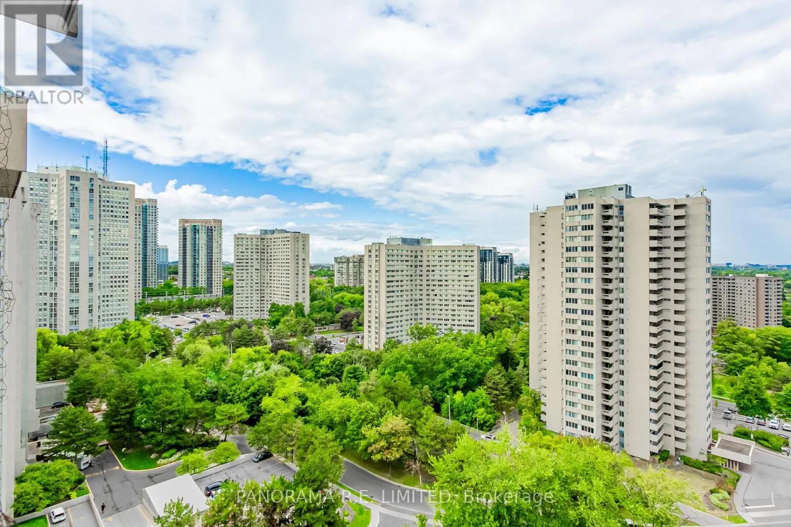 1904 - 3590 KANEFF CRESCENT