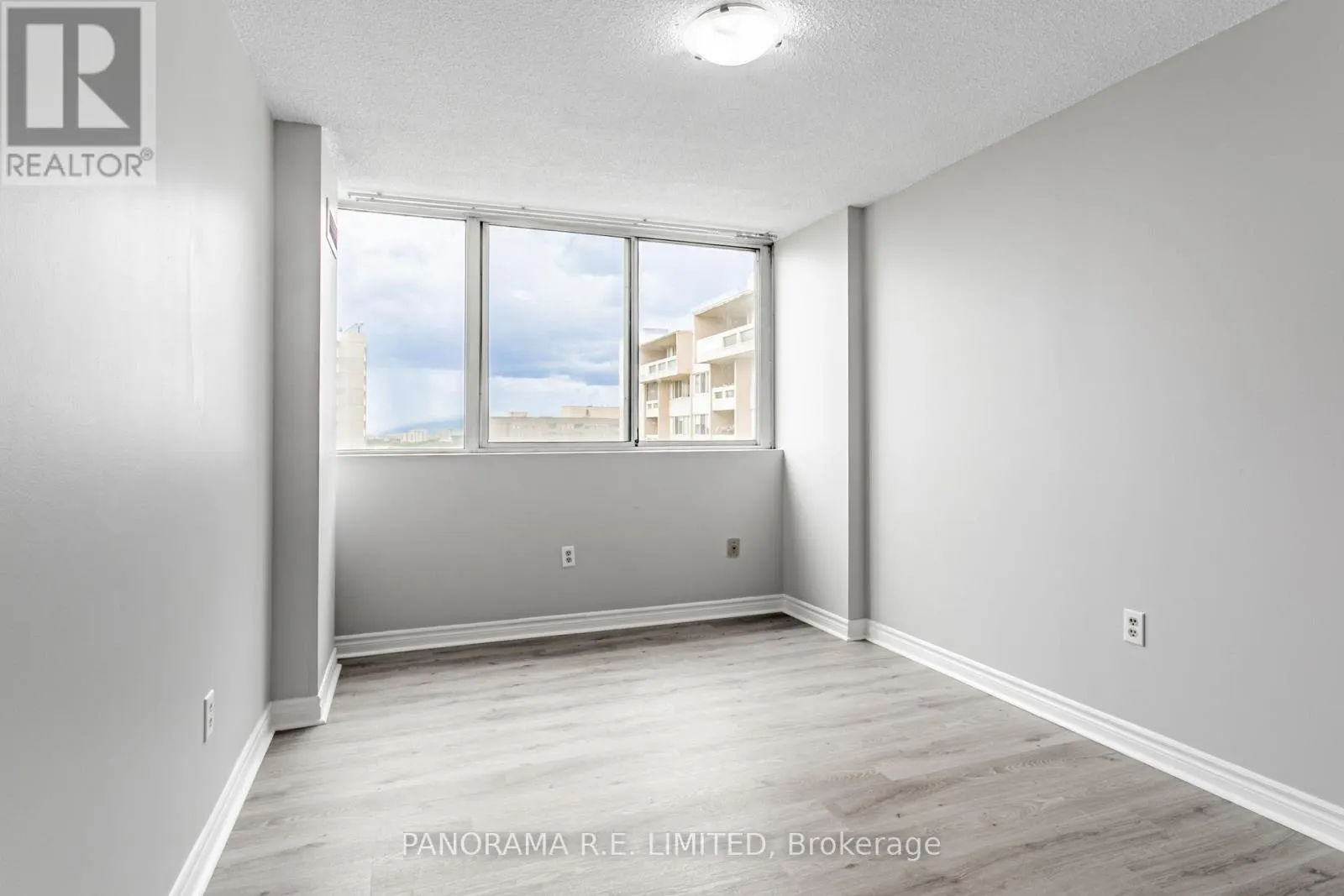 1904 - 3590 KANEFF CRESCENT