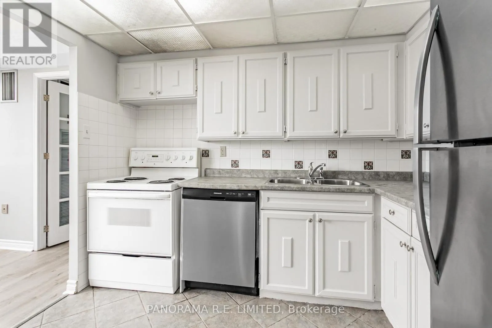1904 - 3590 KANEFF CRESCENT