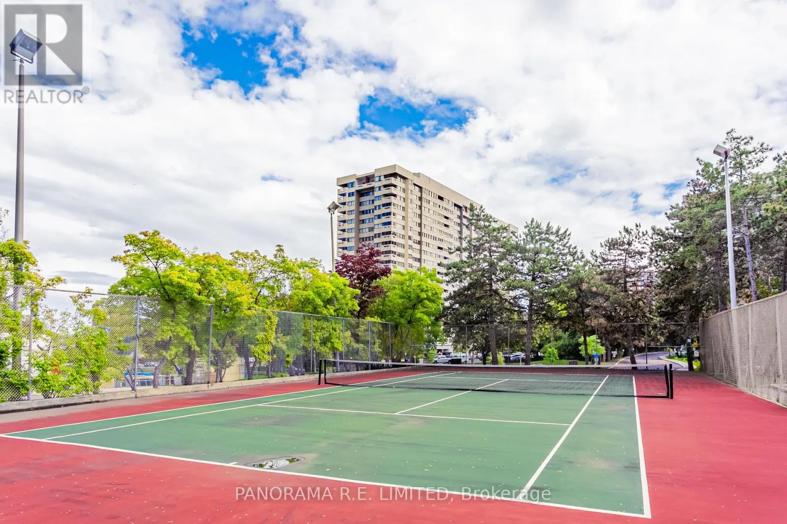 1904 - 3590 KANEFF CRESCENT