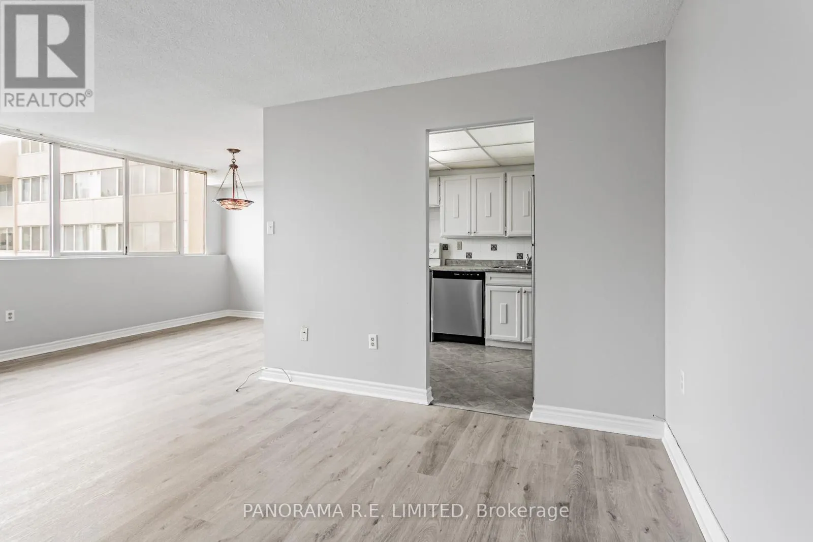 1904 - 3590 KANEFF CRESCENT