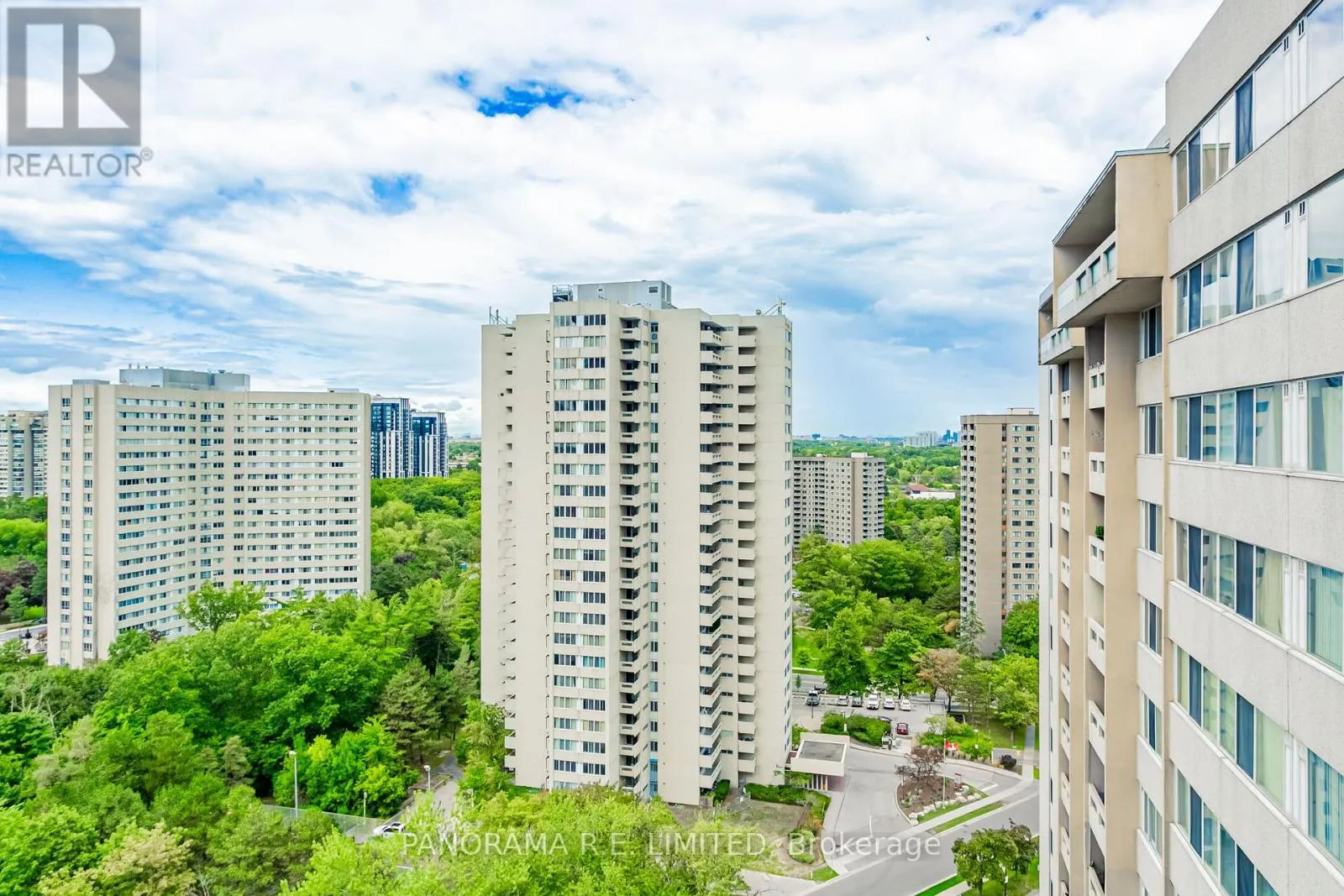 1904 - 3590 KANEFF CRESCENT