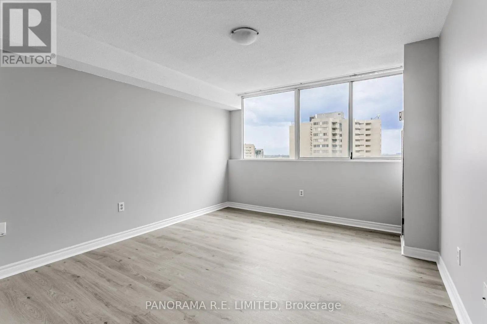 1904 - 3590 KANEFF CRESCENT