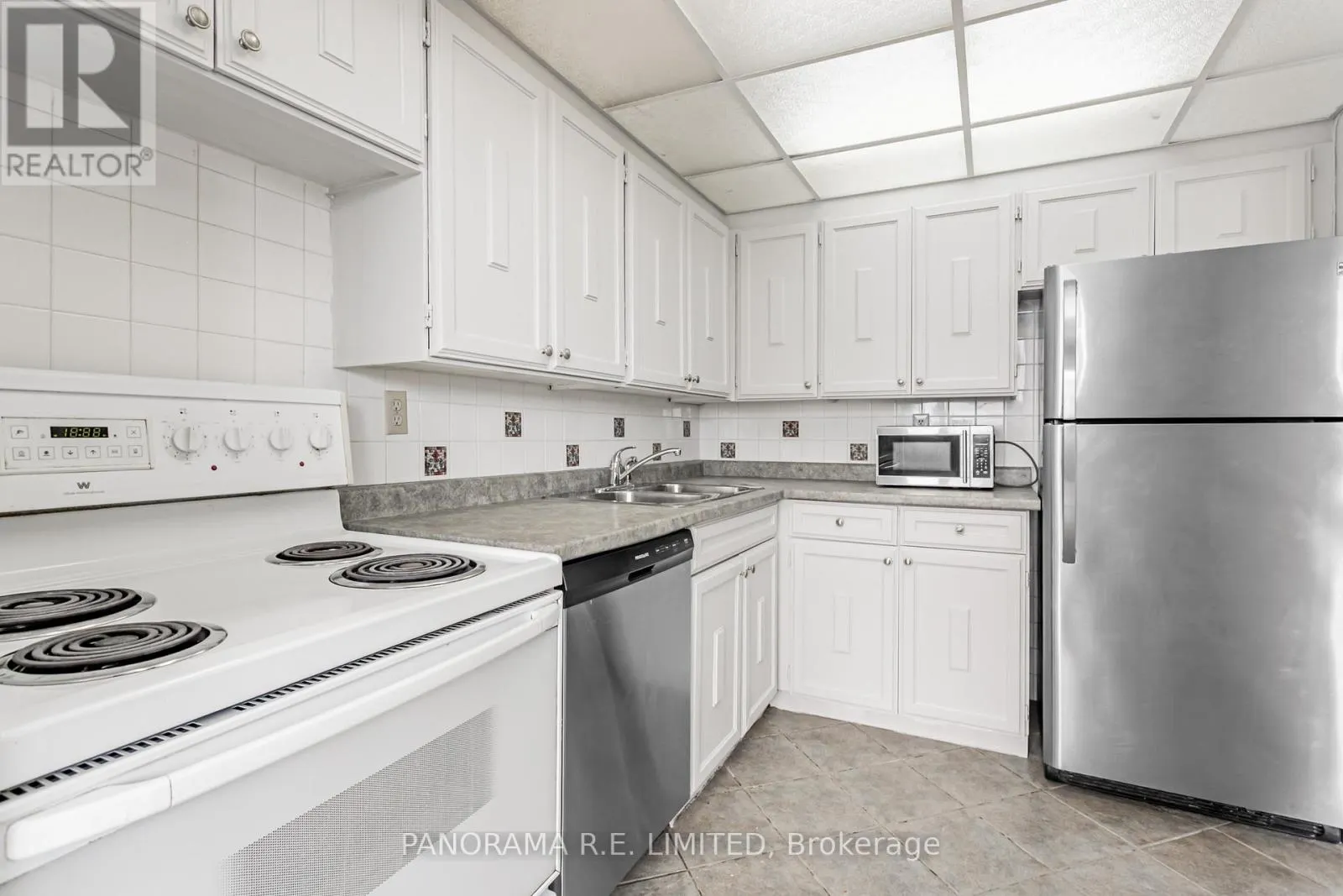 1904 - 3590 KANEFF CRESCENT