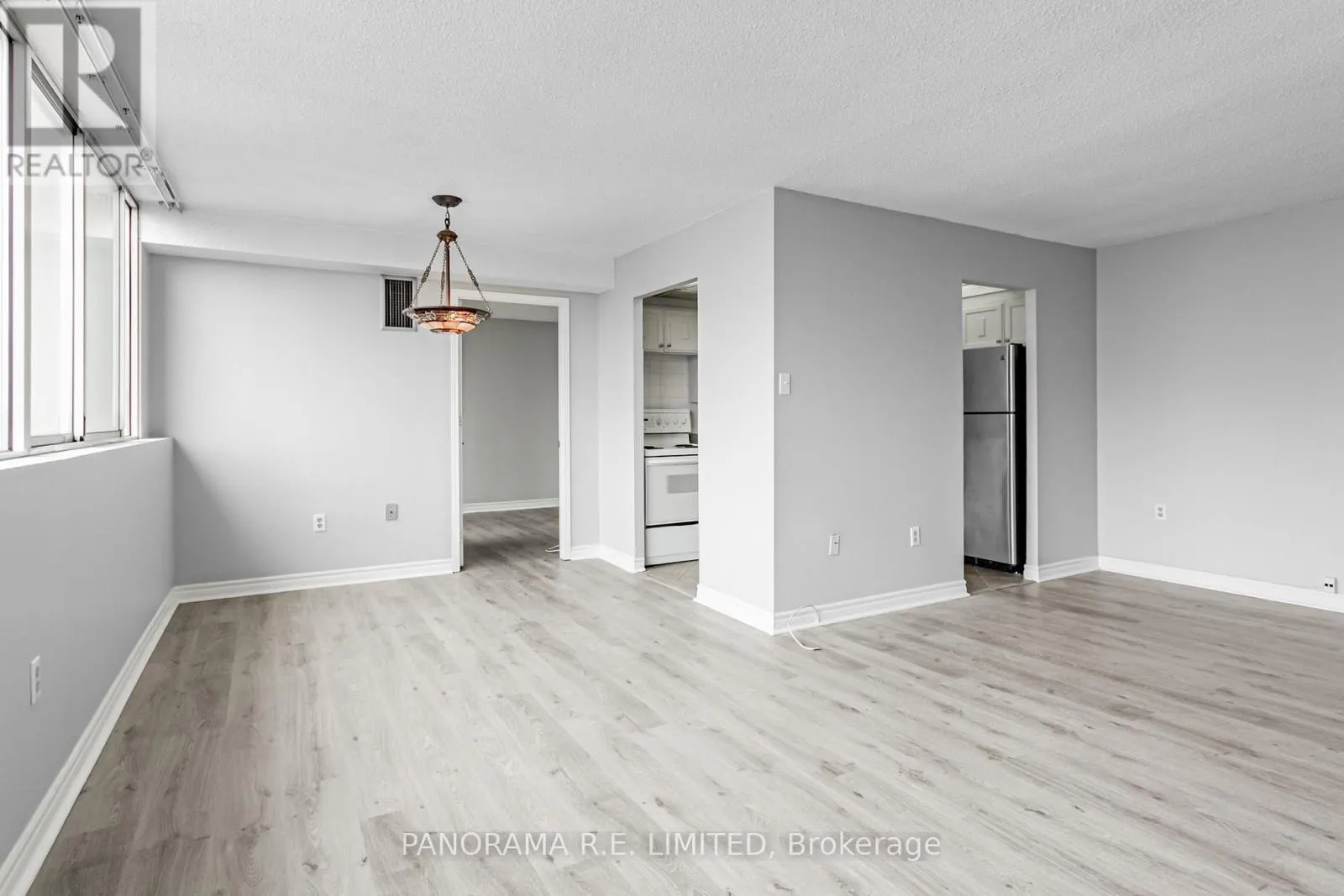 1904 - 3590 KANEFF CRESCENT