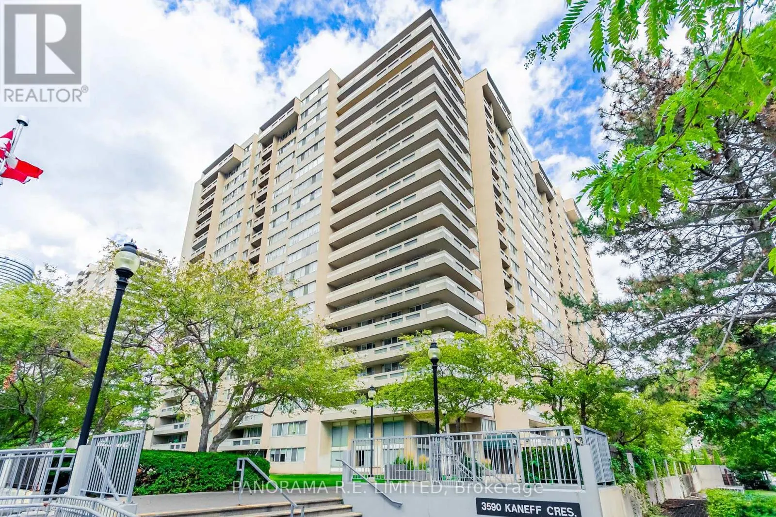 1904 - 3590 KANEFF CRESCENT