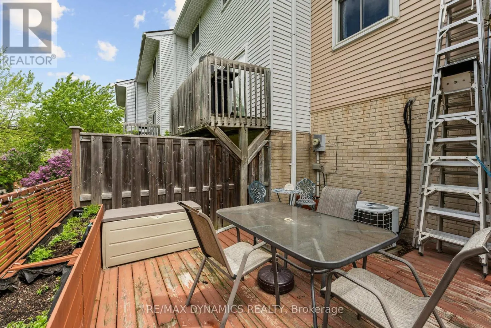 82 LYNDEN CIRCLE