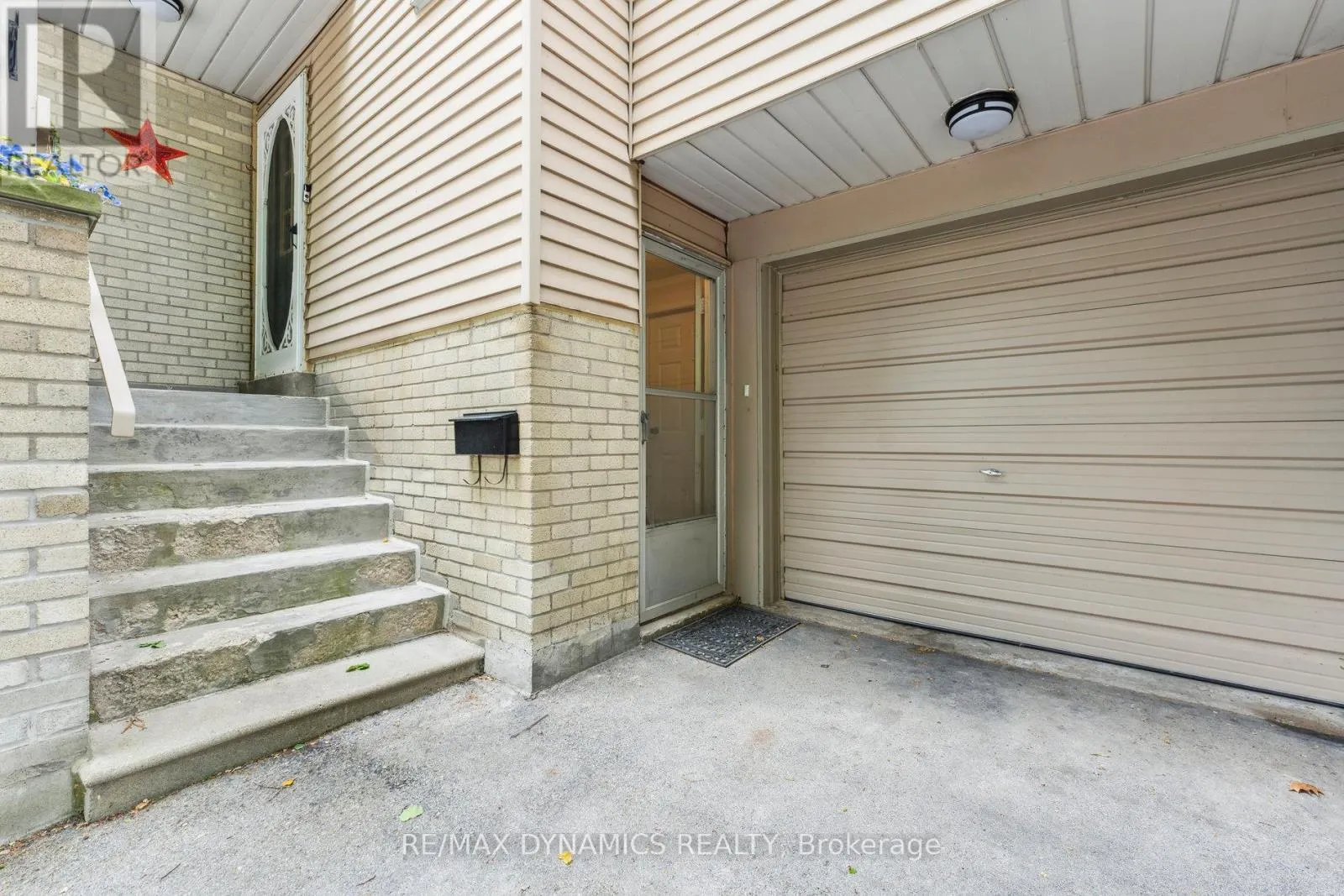 82 LYNDEN CIRCLE