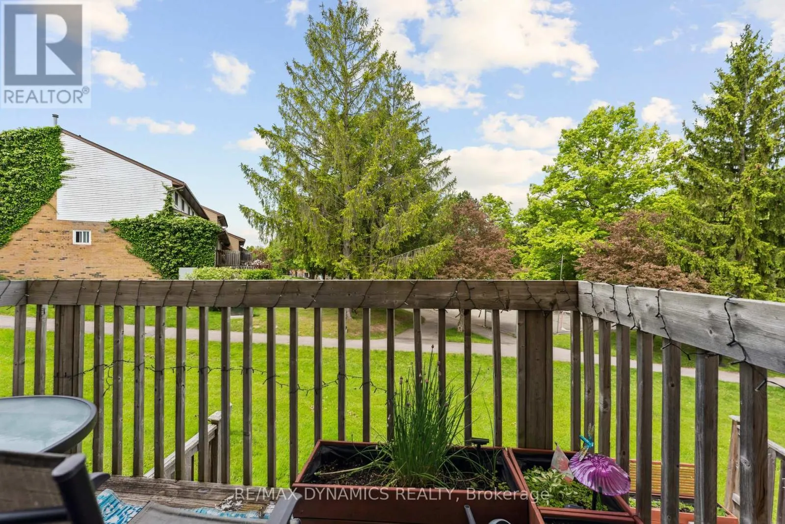 82 LYNDEN CIRCLE