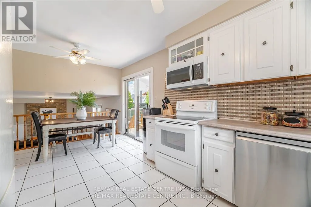 583 MOORELANDS CRESCENT