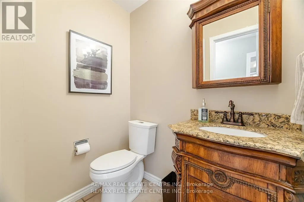 583 MOORELANDS CRESCENT