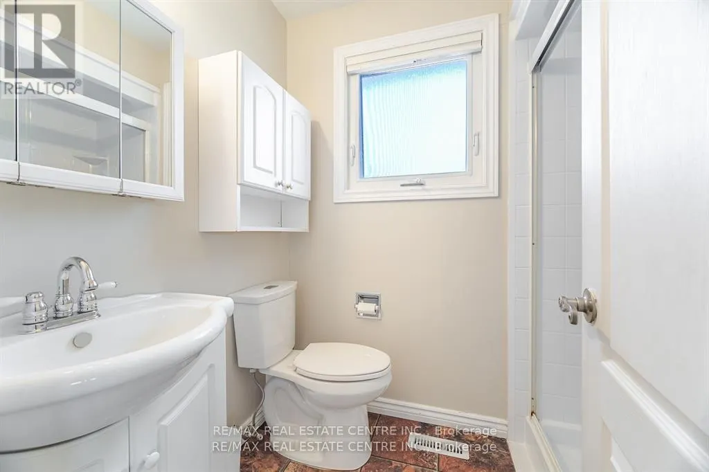 583 MOORELANDS CRESCENT