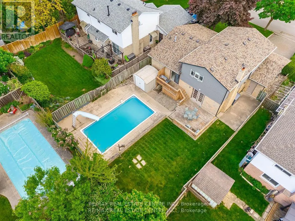 583 MOORELANDS CRESCENT