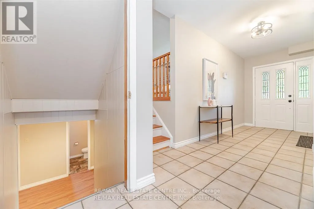583 MOORELANDS CRESCENT