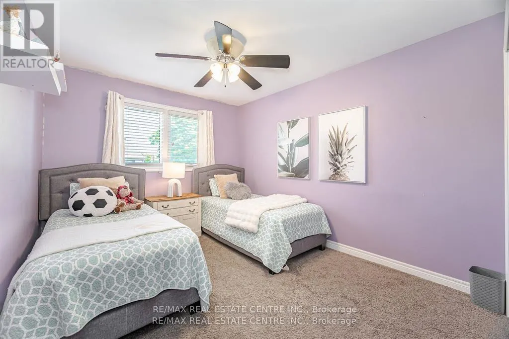 583 MOORELANDS CRESCENT