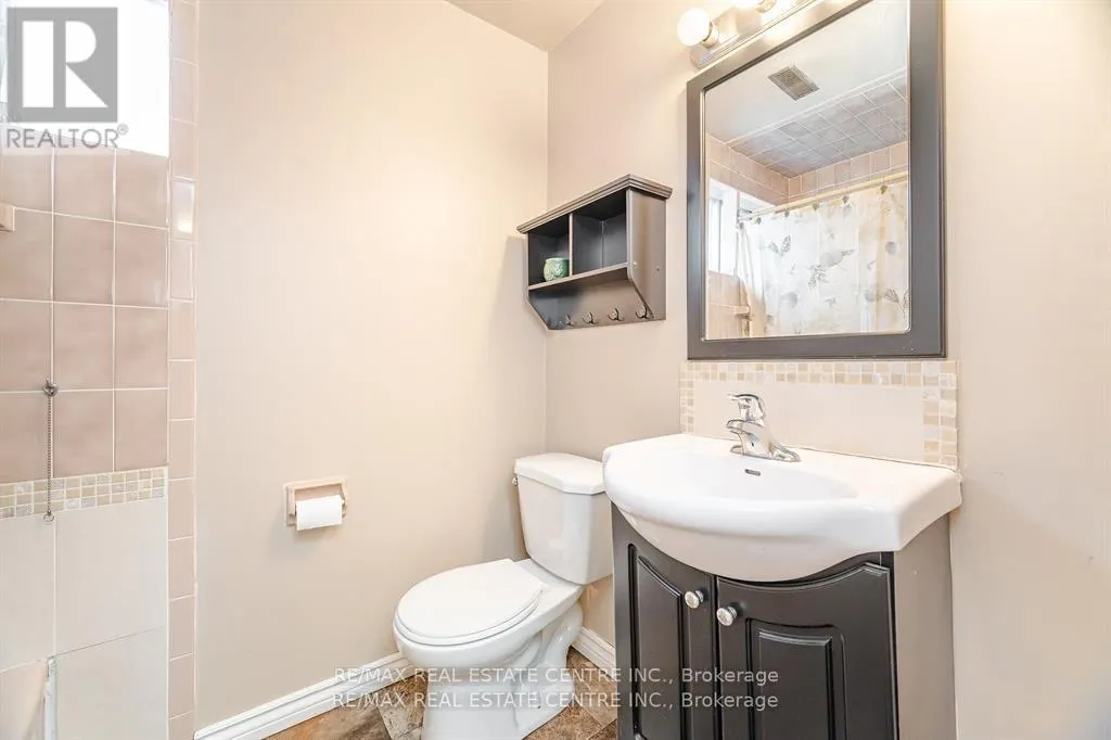 583 MOORELANDS CRESCENT